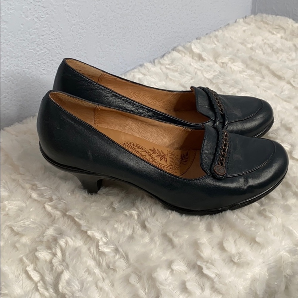 Sofft dark navy leather low heel pump size 8W